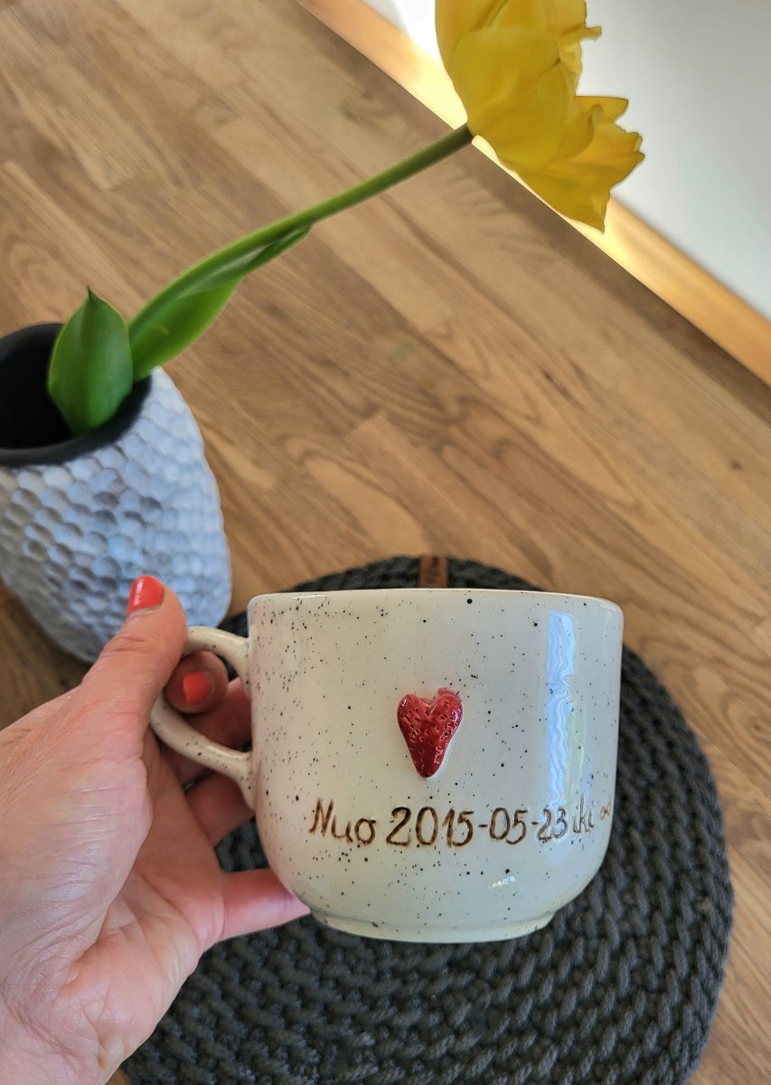 keramikinis-puodelis-ranku-darbo