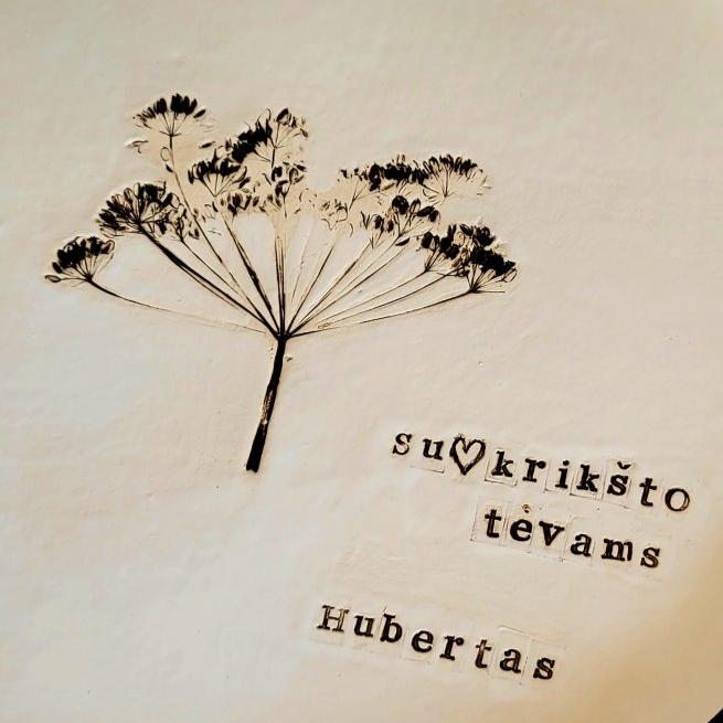 moline-grazi-lekste-dovana-kriksto-tevams-isskirtine-ranku-darbo