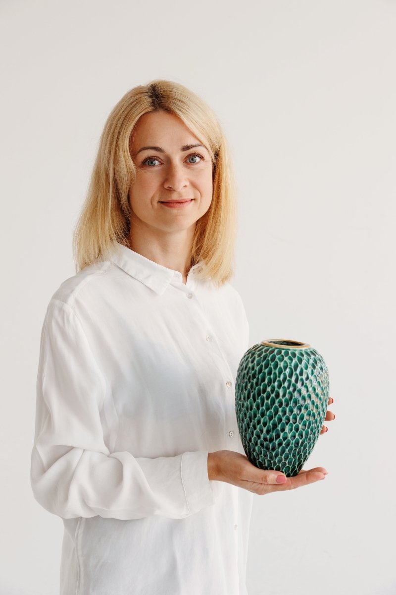 puosni-keramikine-zalia-vaza