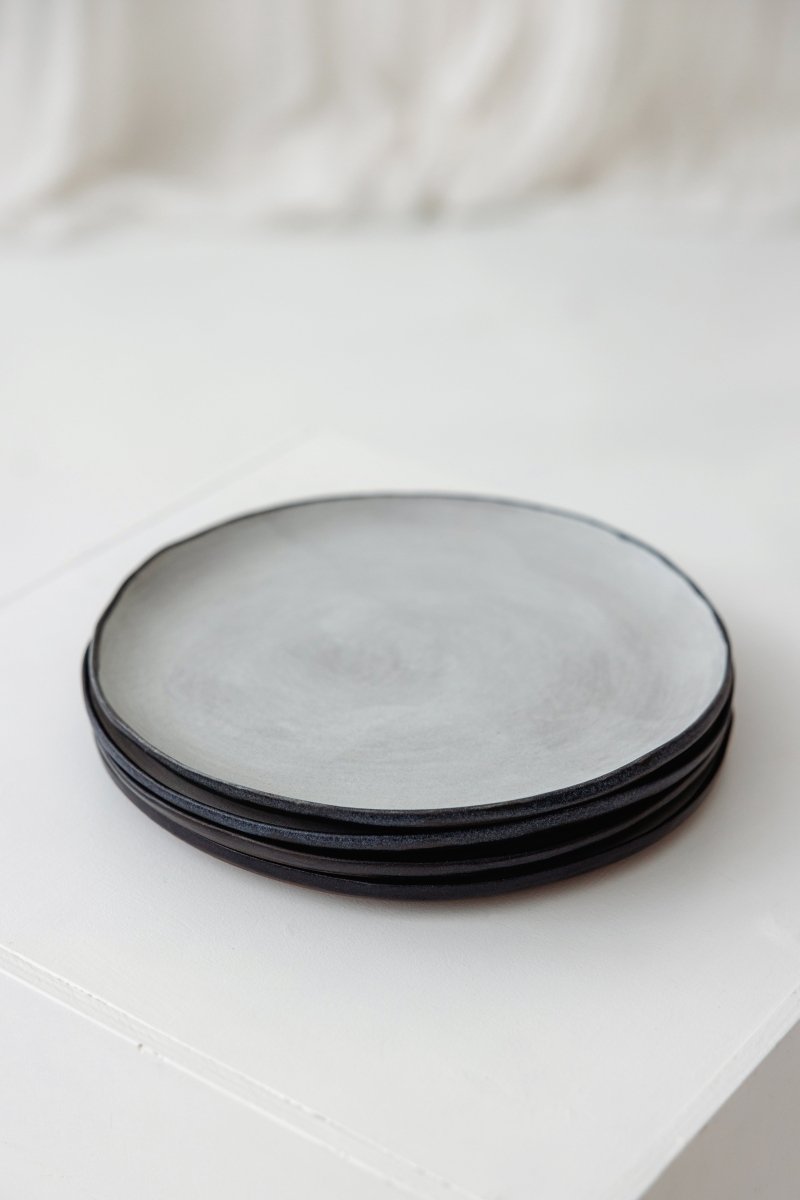 akmens-mases-lekstes-matines-su-juodu-ktasteliu-dovanai